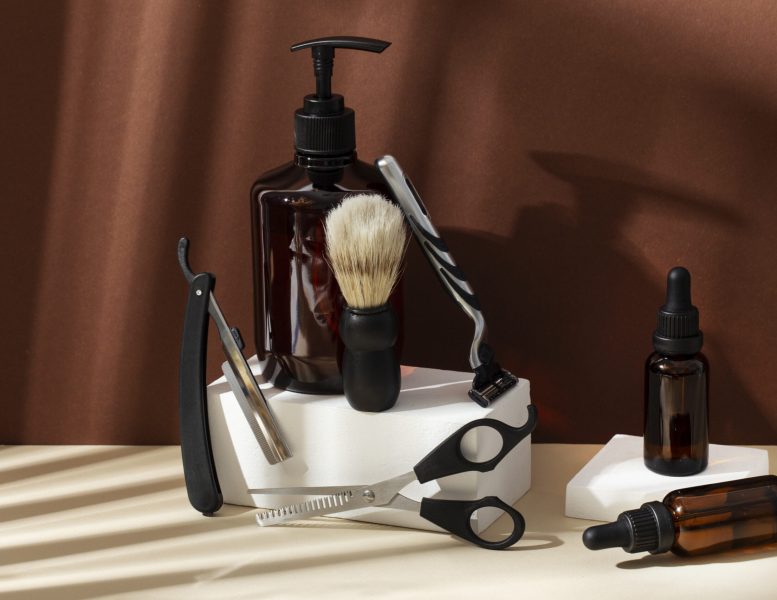 primer-plano-de-los-productos-de-cuidado-personal-del-hombre